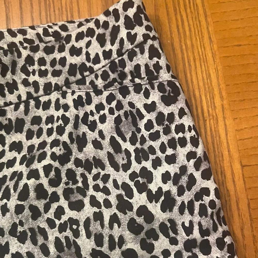 White House Black Market Black & Gray Leopard Print Slim Ankle Pants‎ Size 4R